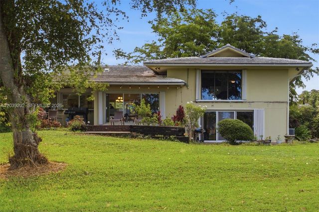 19015 E Saint Andrews Drive, Hialeah, FL 33015