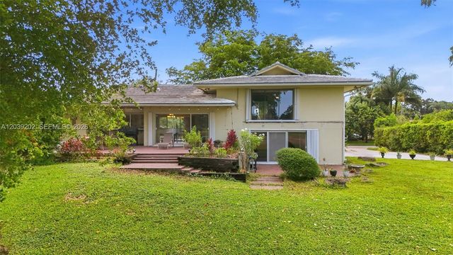 19015 E Saint Andrews Drive, Hialeah, FL 33015