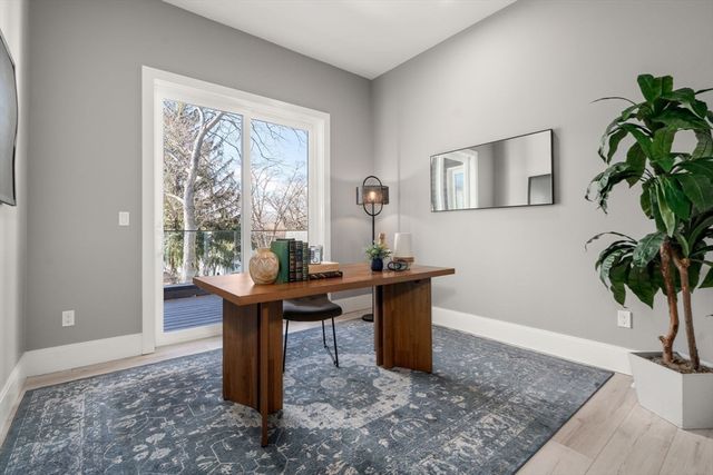 24 Wilson Cir 24, Newton, MA 02461