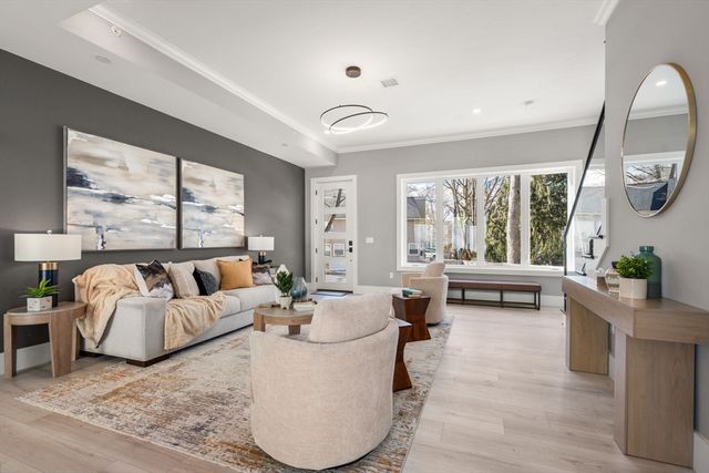 24 Wilson Cir 24, Newton, MA 02461