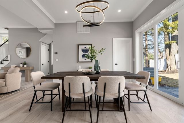 24 Wilson Cir 24, Newton, MA 02461