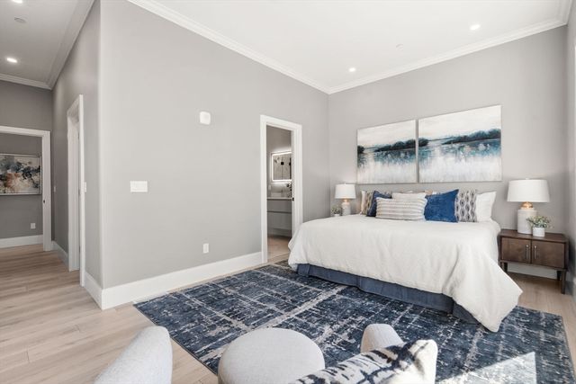 24 Wilson Cir 24, Newton, MA 02461