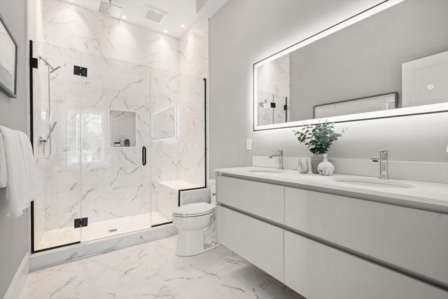 24 Wilson Cir 24, Newton, MA 02461