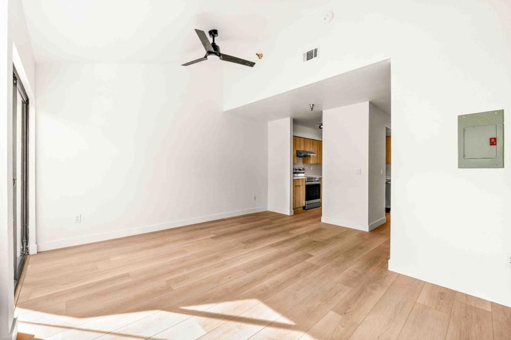 Image 10 of property listing at 711 S Bayshore Boulevard 22, San Mateo, CA 94401