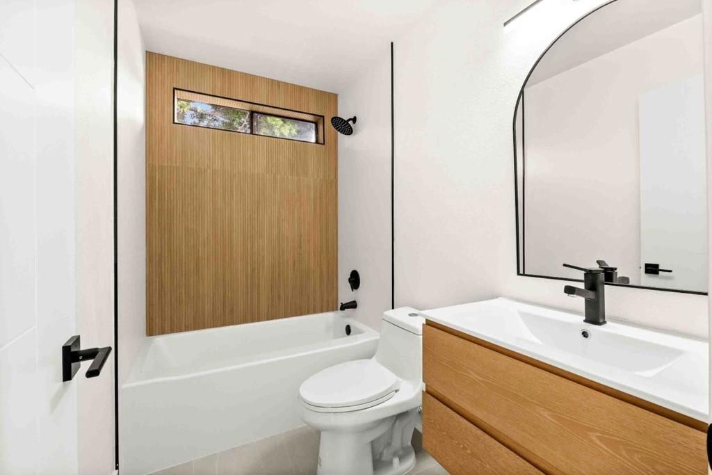 Image 11 of property listing at 711 S Bayshore Boulevard 22, San Mateo, CA 94401