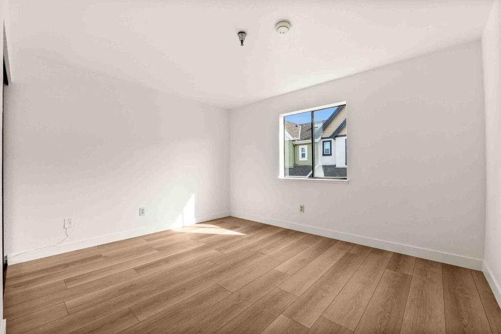 Image 13 of property listing at 711 S Bayshore Boulevard 22, San Mateo, CA 94401