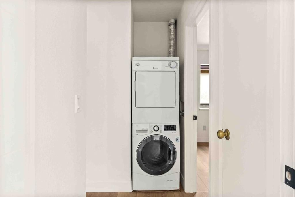 Image 14 of property listing at 711 S Bayshore Boulevard 22, San Mateo, CA 94401