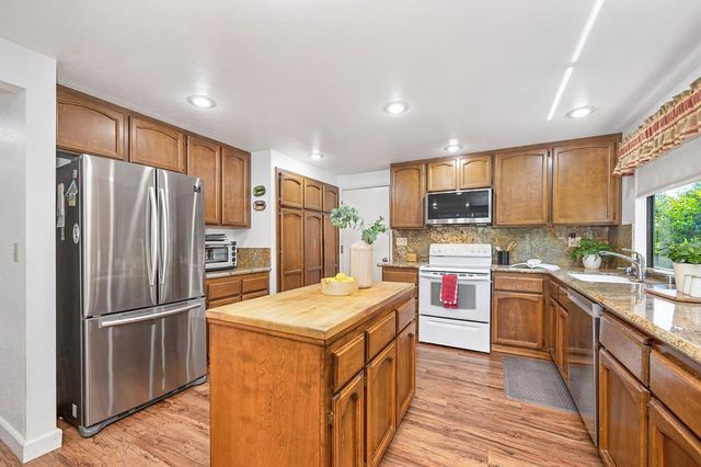 3365 Oakcreek Dr, Rocklin, CA 95677