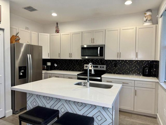 4906 NW 48th Terrace, Tamarac, FL 33319