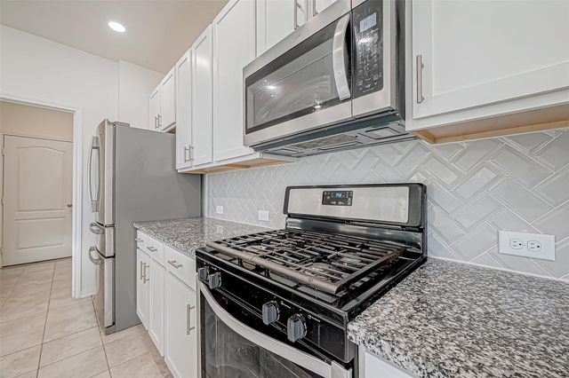 7106 Escondido Drive, Rosharon, TX 77583