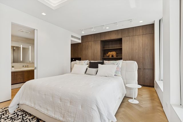 680 N Lake Shore Drive 1306, Chicago, IL 60611
