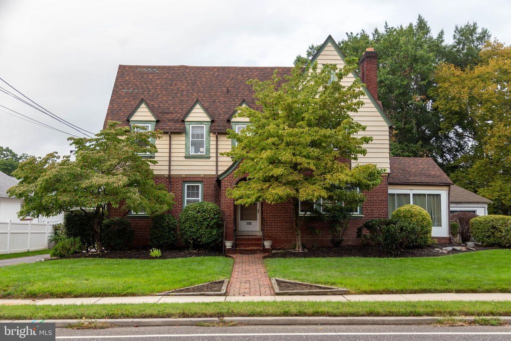 250 DELAWARE ST, WOODBURY, NJ 08096 — exterior