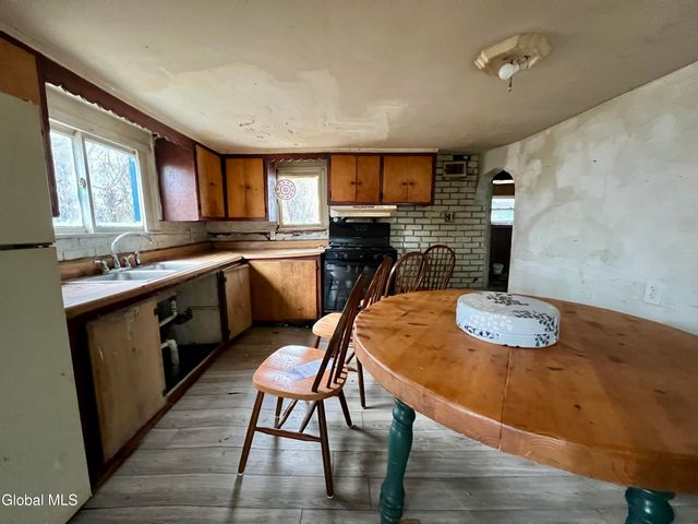 43 New York Avenue, East Greenbush, NY 12144