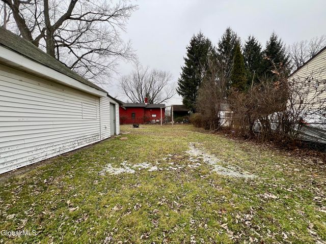 43 New York Avenue, East Greenbush, NY 12144