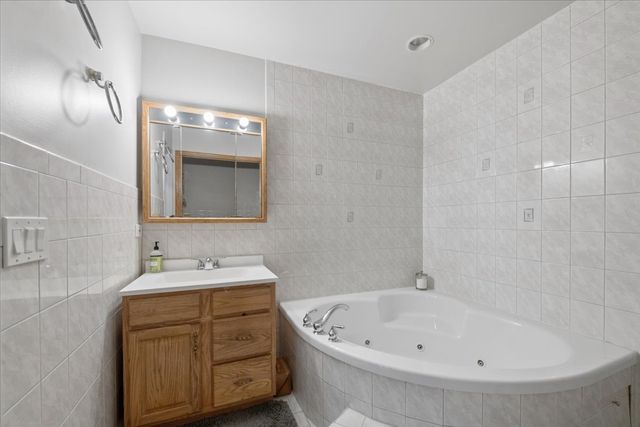 1634 N 76th Avenue, Elmwood Park, IL 60707