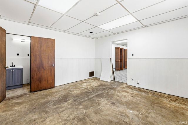 1505 W Beardsley Avenue, Elkhart, IN 46514
