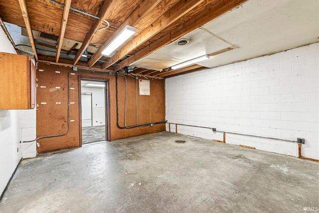 1505 W Beardsley Avenue, Elkhart, IN 46514