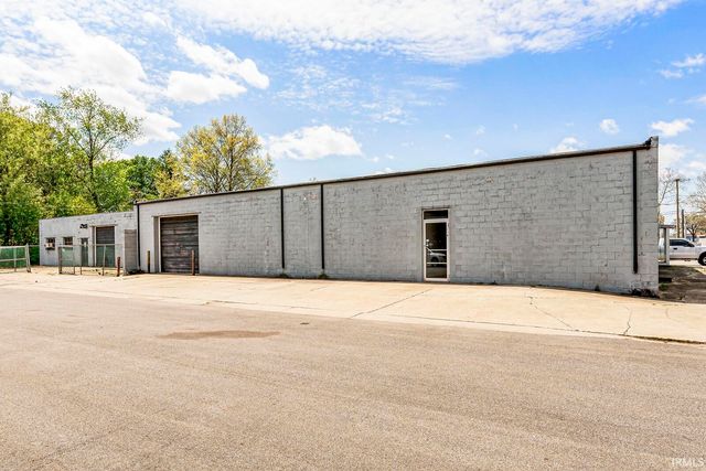 1505 W Beardsley Avenue, Elkhart, IN 46514