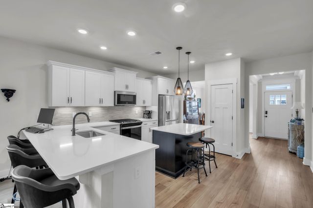 43 Carriage Run Drive, Simpsonville, SC 29681