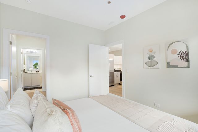 3924 N Lincoln Avenue 503, Chicago, IL 60613