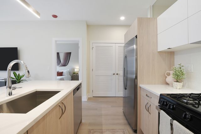 3924 N Lincoln Avenue 503, Chicago, IL 60613