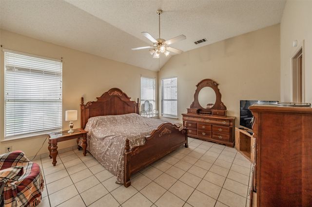 1019 Morningside Drive, Grand Prairie, TX 75052
