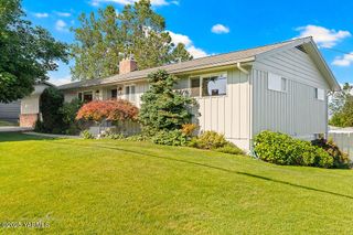 S 706 34th Ave, Yakima, WA 98902