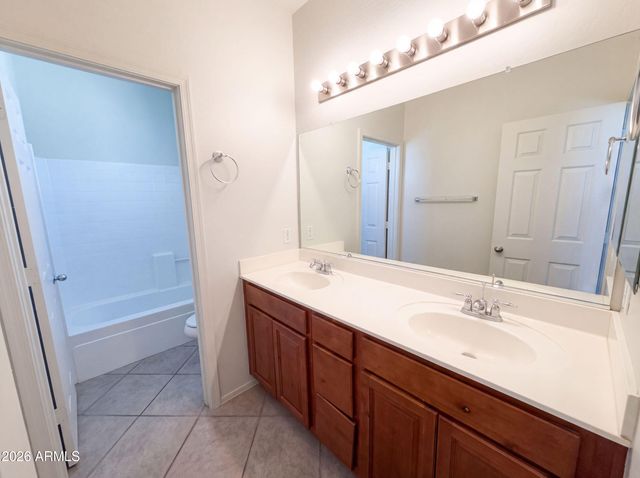 1214 E FRANCES Lane, Gilbert, AZ 85295