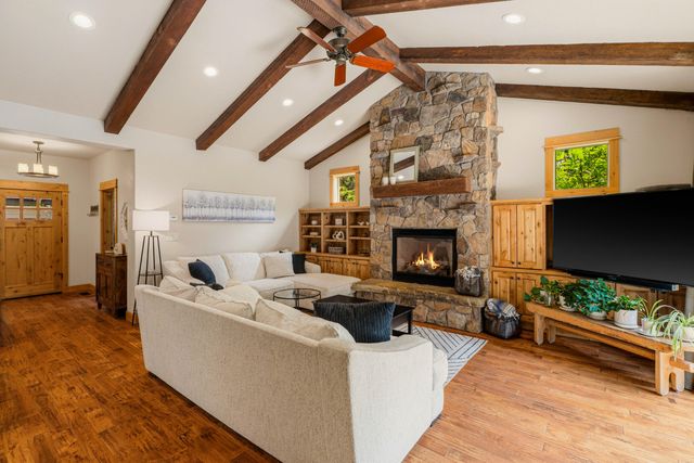 21125 Bear Creek Road, Bend, OR 97701