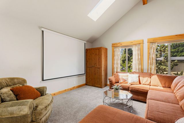 21125 Bear Creek Road, Bend, OR 97701