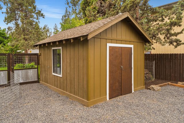 21125 Bear Creek Road, Bend, OR 97701