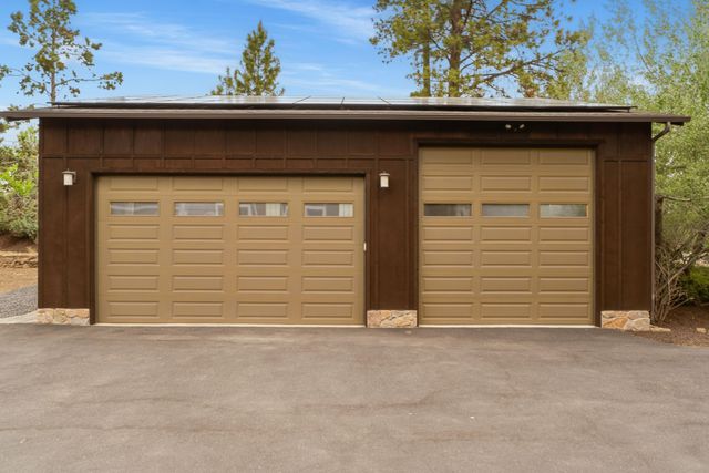 21125 Bear Creek Road, Bend, OR 97701
