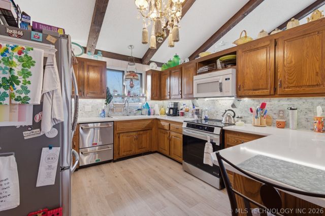 1504 Carey Drive, Grove, OK 74344