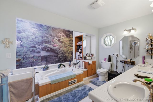 1504 Carey Drive, Grove, OK 74344