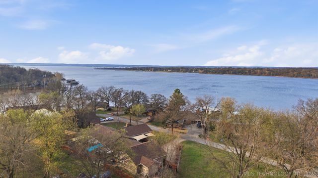 1504 Carey Drive, Grove, OK 74344