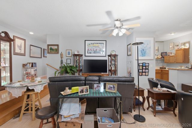 1504 Carey Drive, Grove, OK 74344