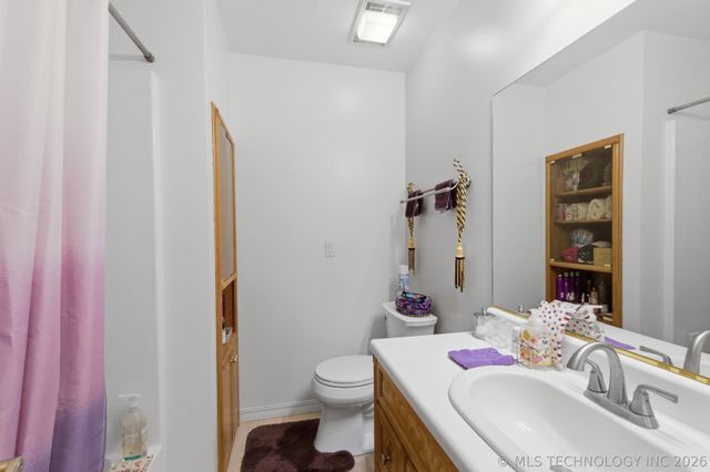 1504 Carey Drive, Grove, OK 74344