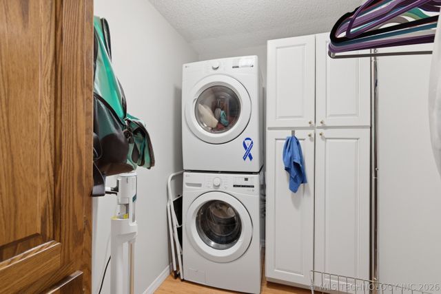 1504 Carey Drive, Grove, OK 74344