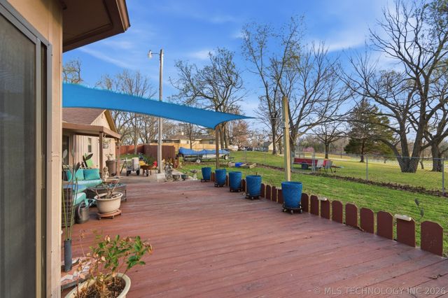 1504 Carey Drive, Grove, OK 74344