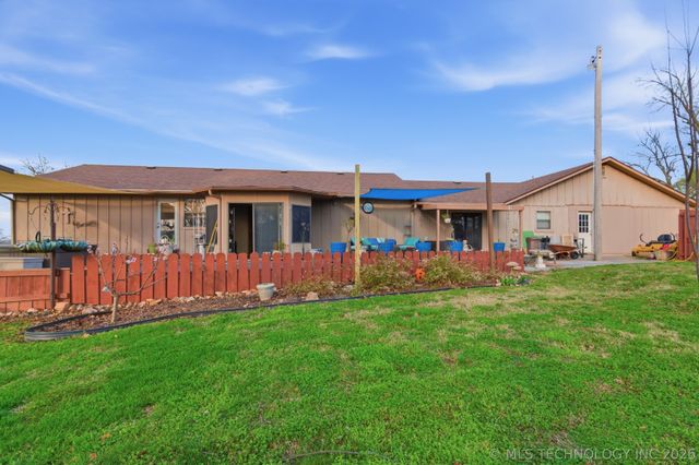 1504 Carey Drive, Grove, OK 74344