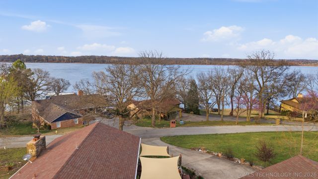 1504 Carey Drive, Grove, OK 74344