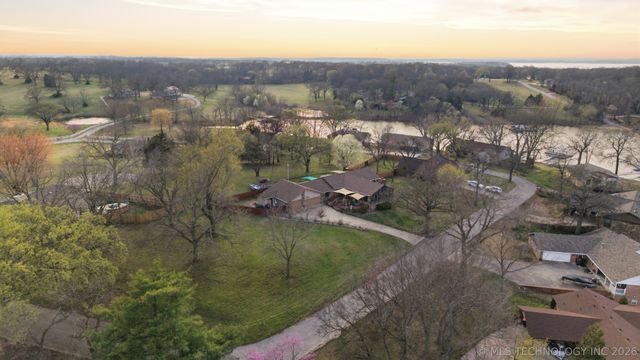 1504 Carey Drive, Grove, OK 74344