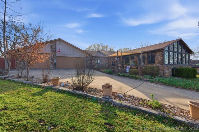 1504 Carey Drive, Grove, OK 74344