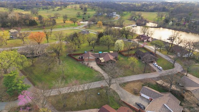 1504 Carey Drive, Grove, OK 74344