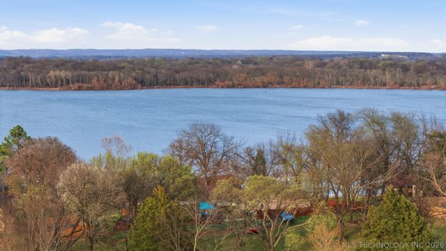 1504 Carey Drive, Grove, OK 74344