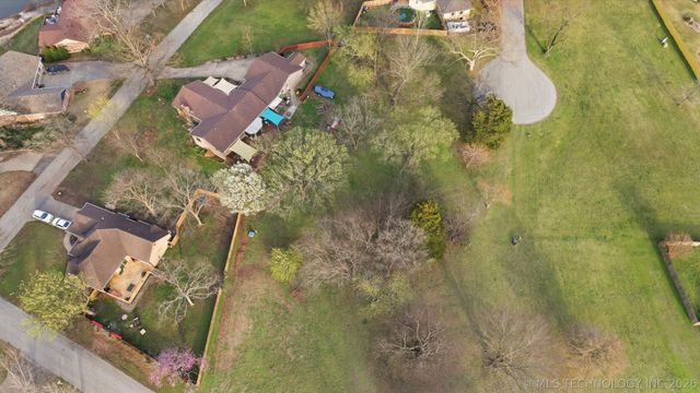 1504 Carey Drive, Grove, OK 74344