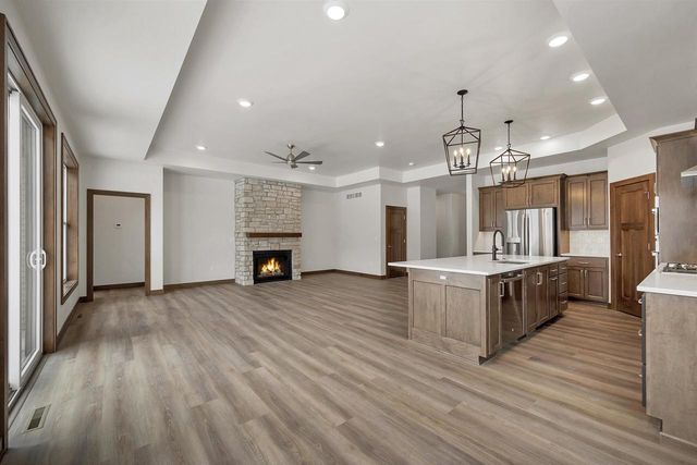 1617 N HONEYSUCKLE CIRCLE, De Pere, WI 54115