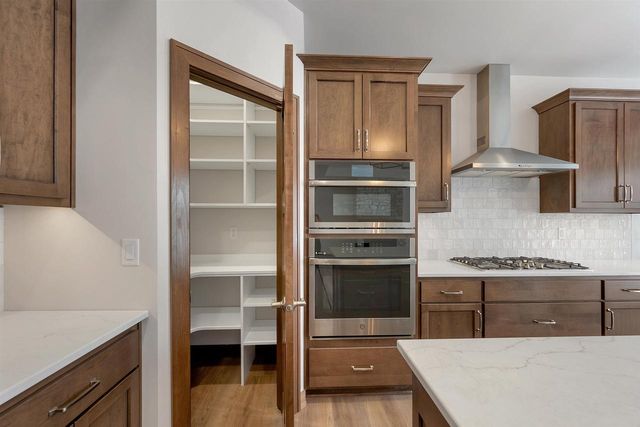 1617 N HONEYSUCKLE CIRCLE, De Pere, WI 54115