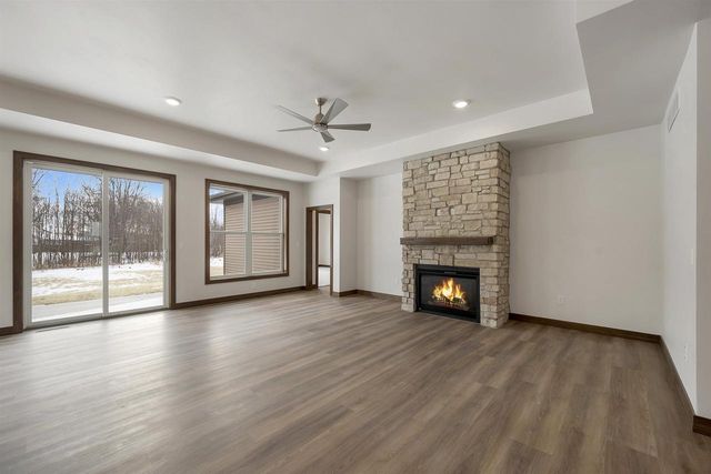 1617 N HONEYSUCKLE CIRCLE, De Pere, WI 54115