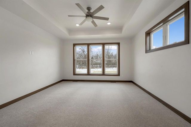 1617 N HONEYSUCKLE CIRCLE, De Pere, WI 54115